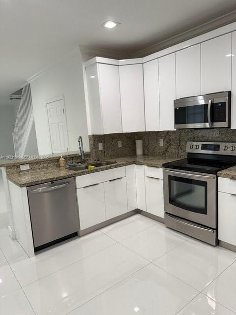 Building Photo - 3872 Tree Top Dr