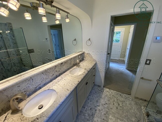 Building Photo - Completely Remodeled One Bedroom Carmel Hi...