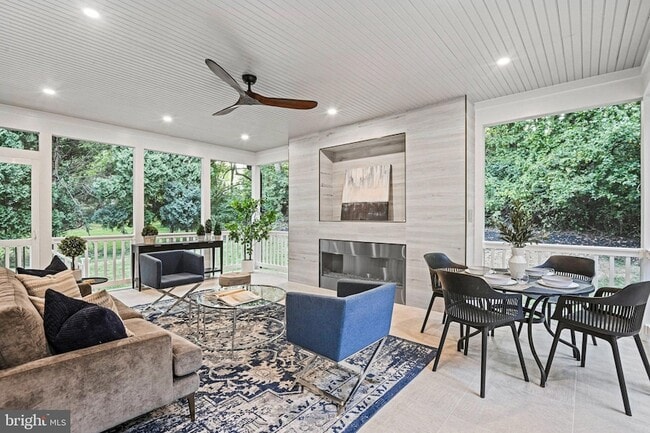 Building Photo - 9615 Locust Hill Dr