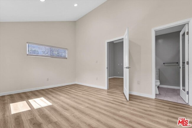 Building Photo - 13964 La Maida St
