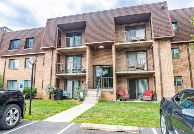 Building Photo - Private 2 Bedroom 1 Bath Condo in Goshen V...
