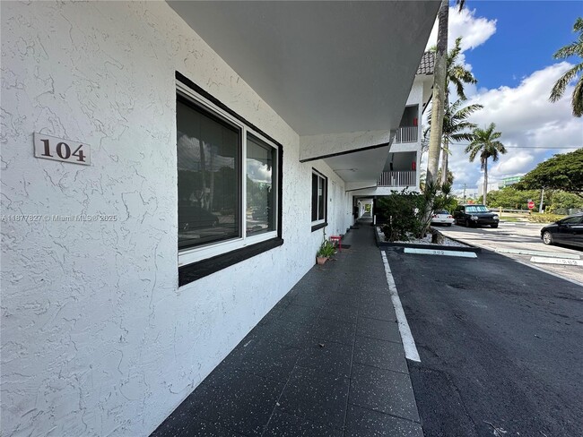 Building Photo - 1400 NE 56th St