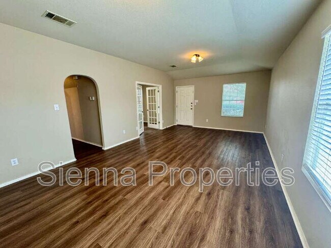 Building Photo - 105 Oakland Cove