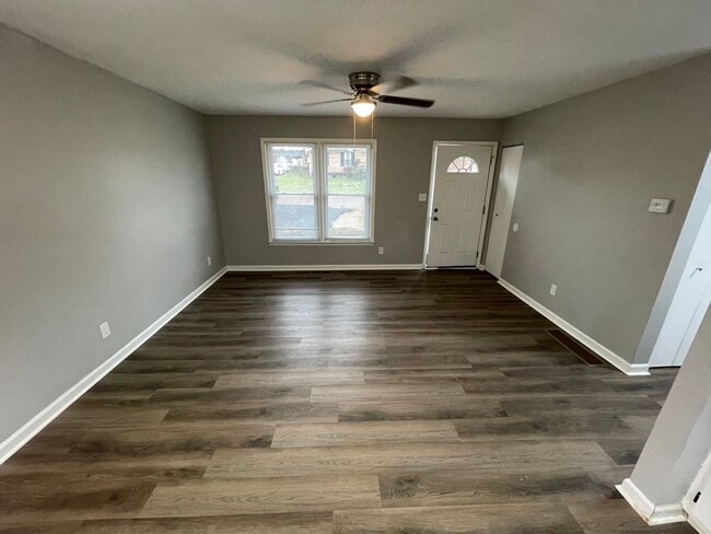 Building Photo - Brick Home For Rent Shelbyville