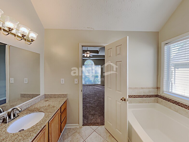 Building Photo - 670 Old Johnson Rd