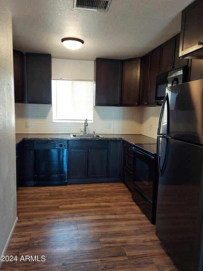 Building Photo - 4103 Calle Barona