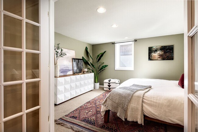 Building Photo - $0 DEPOSIT OPTION! TRADITIONAL BRICK HOME – 4 BED / 2 BATH IN WASH PARK