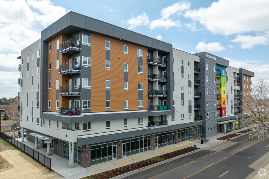 Building Photo - Freshlo