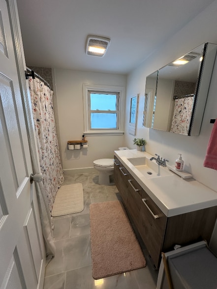 Building Photo - 152 Lepes Rd