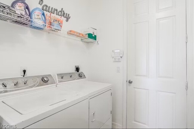 Building Photo - 4102 Oasis Blvd