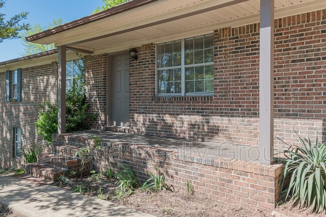 Building Photo - 213 Ashley Dr