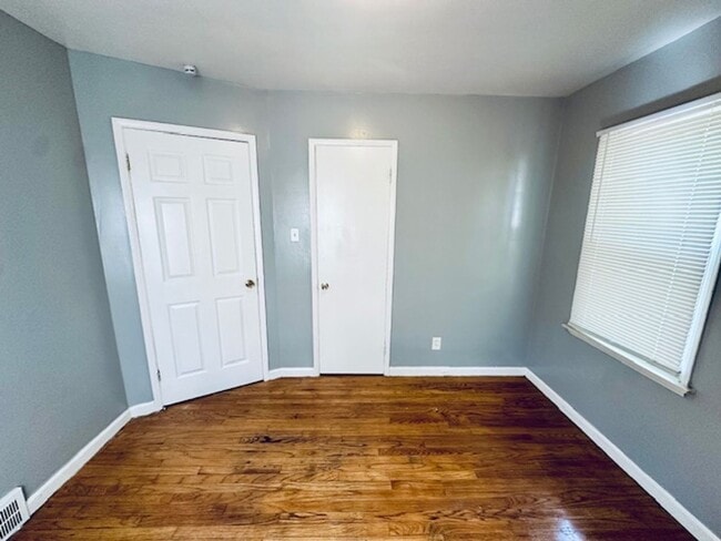 Building Photo - 3 Bedroom 1 Bath Welcome Section 8