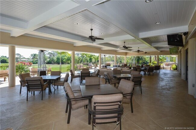 Building Photo - 4194 SW Gleneagle Cir