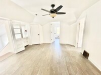 Building Photo - Gorgeous Remodeled 2 Bed, 1 Bath on South ...