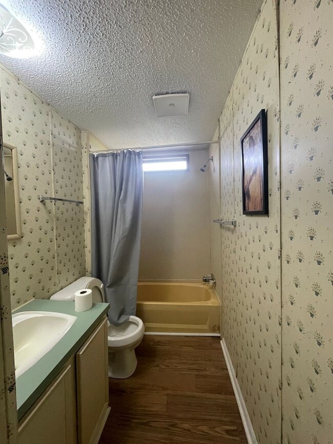 Building Photo - Country Living at its Best