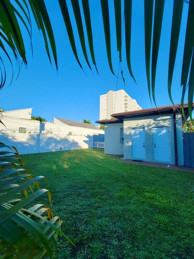 Building Photo - 3690 SW 24th St