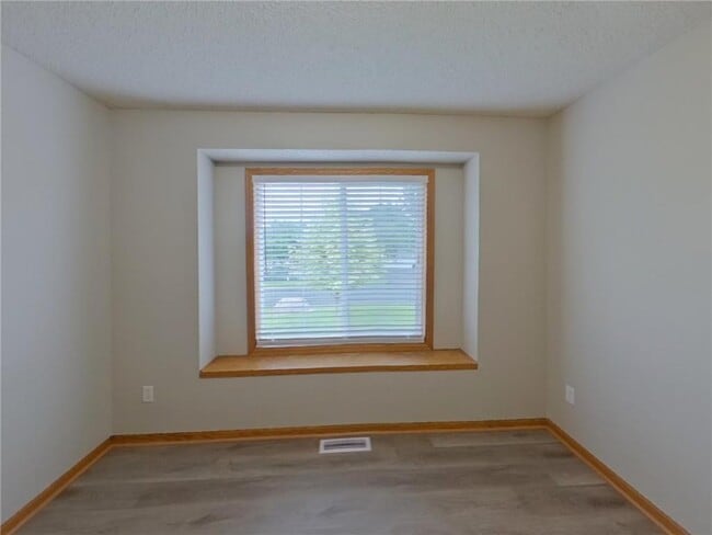 Building Photo - 452 Orchard Pkwy W
