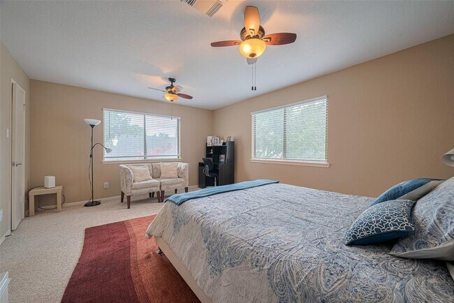 Building Photo - 12231 Carriage Hill Dr