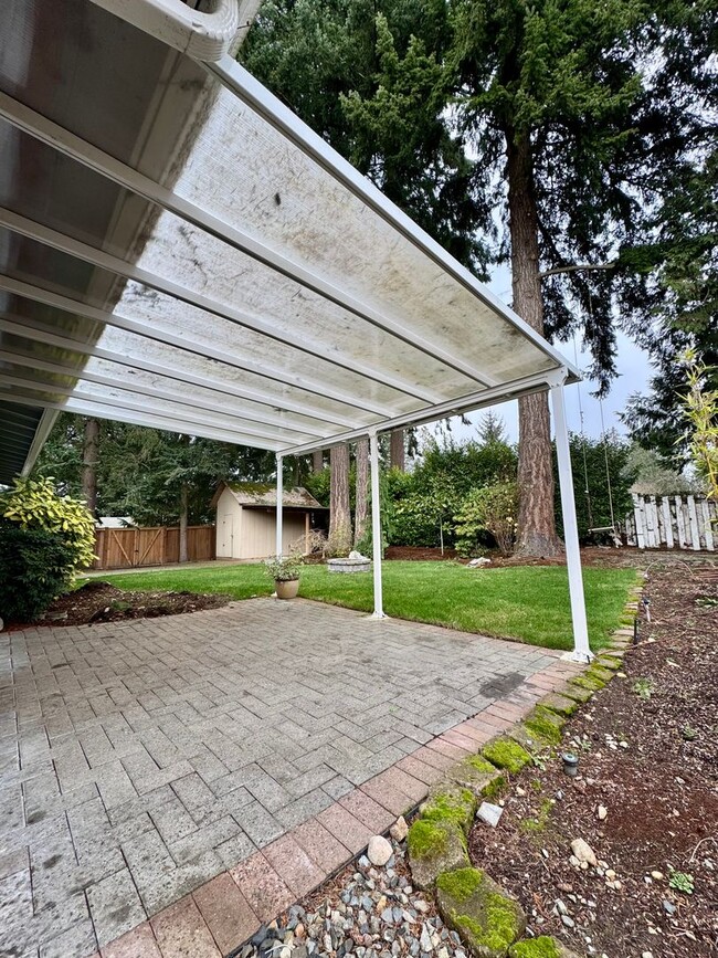 Building Photo - 3 Bedroom, 1 Bathroom Fully Landscaped Ram...