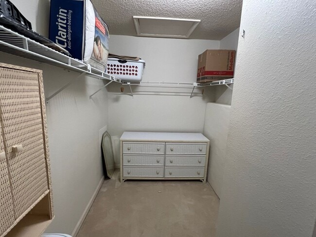 Building Photo - FURNISHED 2 BEDROOM/2 BATH UNIT 2ND FLOOR