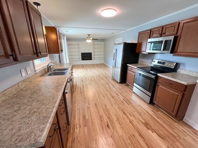 Building Photo - Gorgeous 3 bedroom, 2 bathroom brick home ...