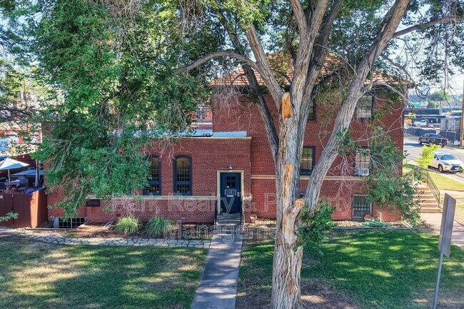Building Photo - 1301 W Dakota Ave