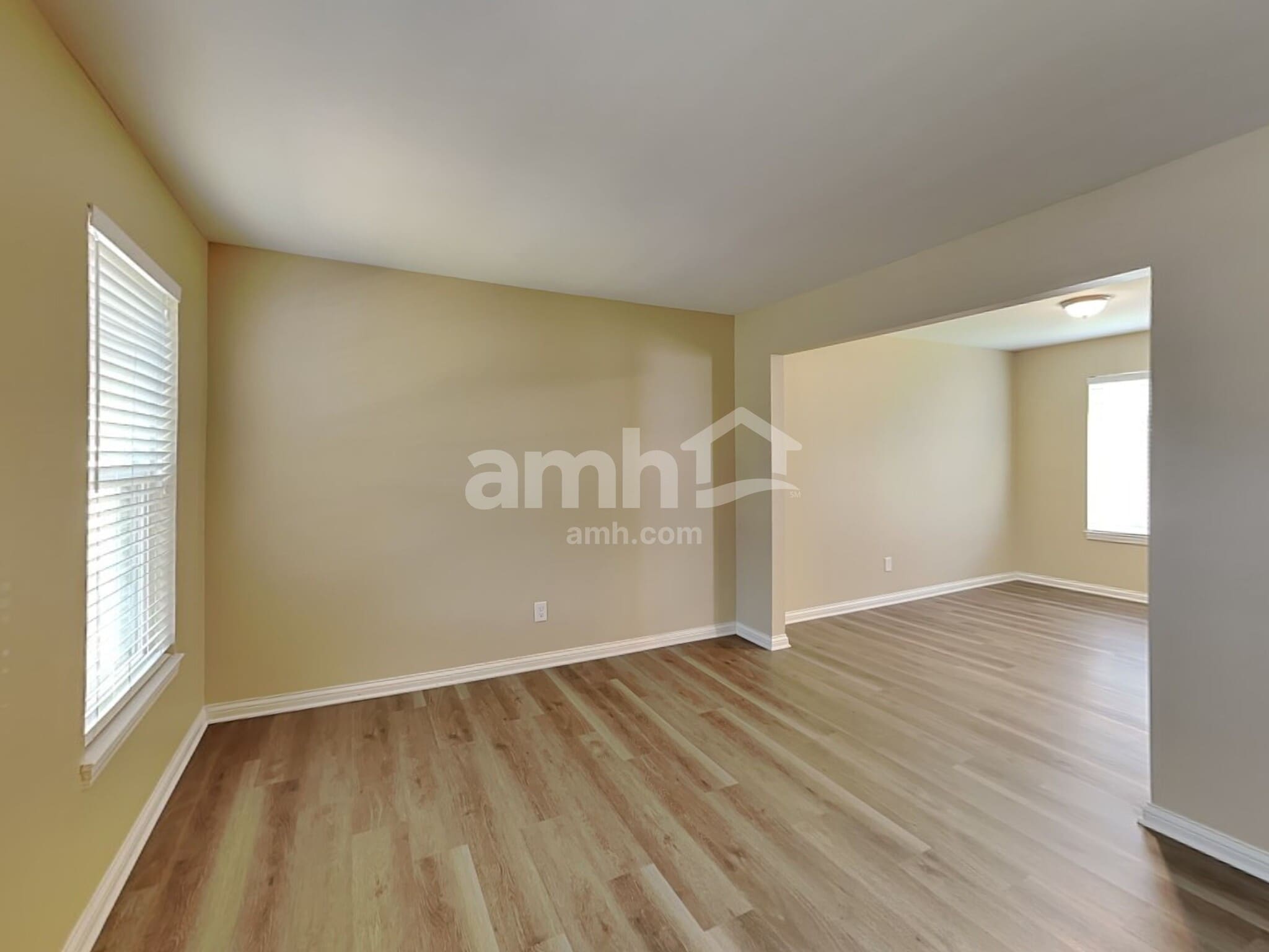 Building Photo - 8428 Stratford Ct