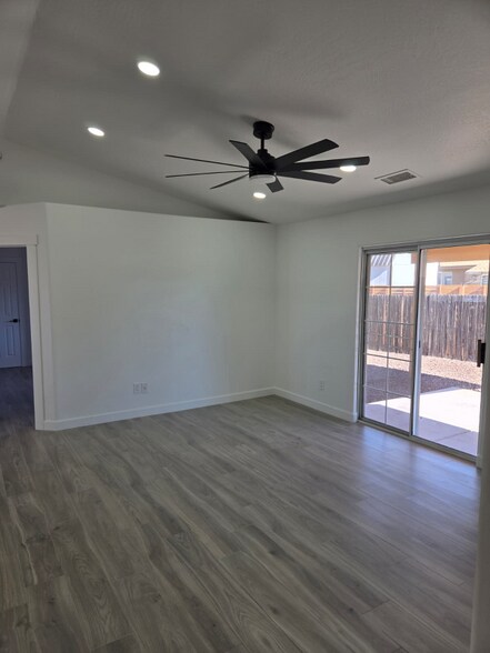 Building Photo - 4885 N Arnold Dr