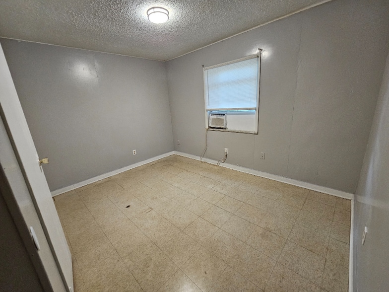 Building Photo - 506 Orchid Dr