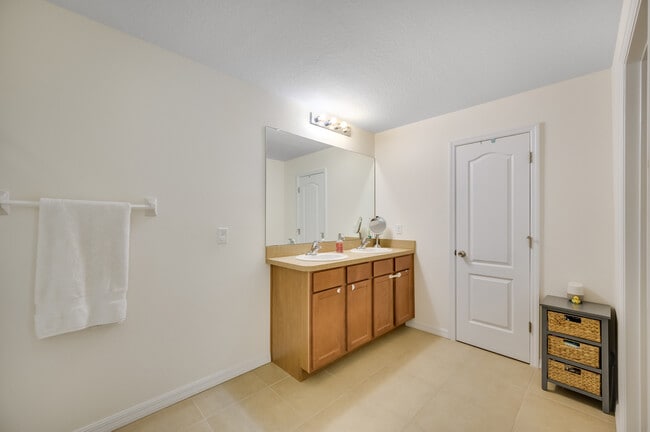 Building Photo - 10530 Whispering Hammock Dr