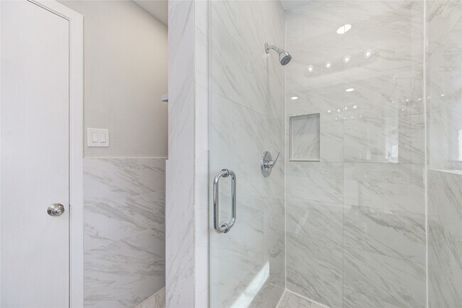 Building Photo - 6026 Clarewood Dr