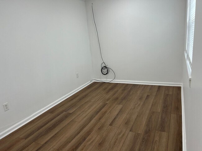 Building Photo - 4762 Trenton Dr