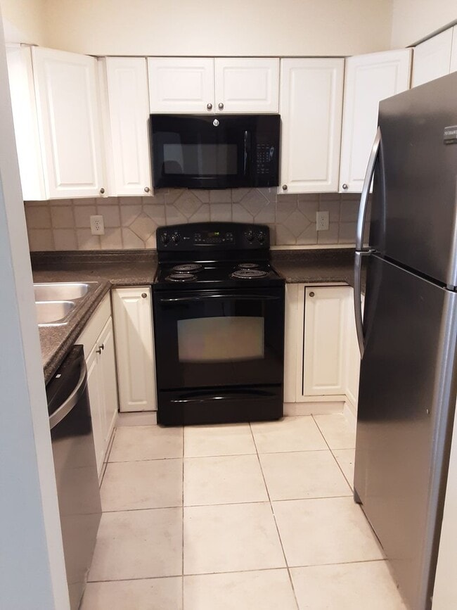 Building Photo - *$250 off first months rent for qualified ...