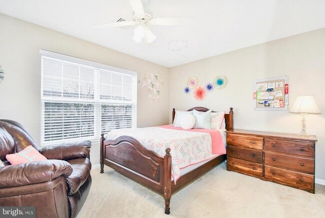 Building Photo - 102 Peregrine Ln