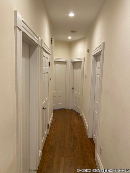 Building Photo - 106 Buttonwood St