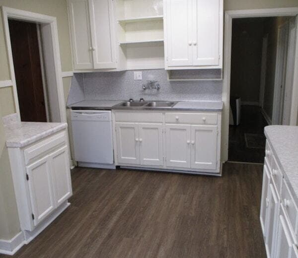 Building Photo - "Charming 3-Bedroom 1.5- Bath with Spaciou...