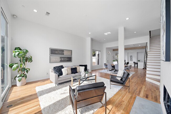 Building Photo - 2437 North Blvd