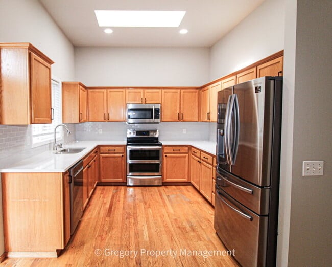 Building Photo - Well Maintained 1st Time Rental 4bed 3bath 2 Car 2076sf New Paint. Huge Fenced Backyard A/C