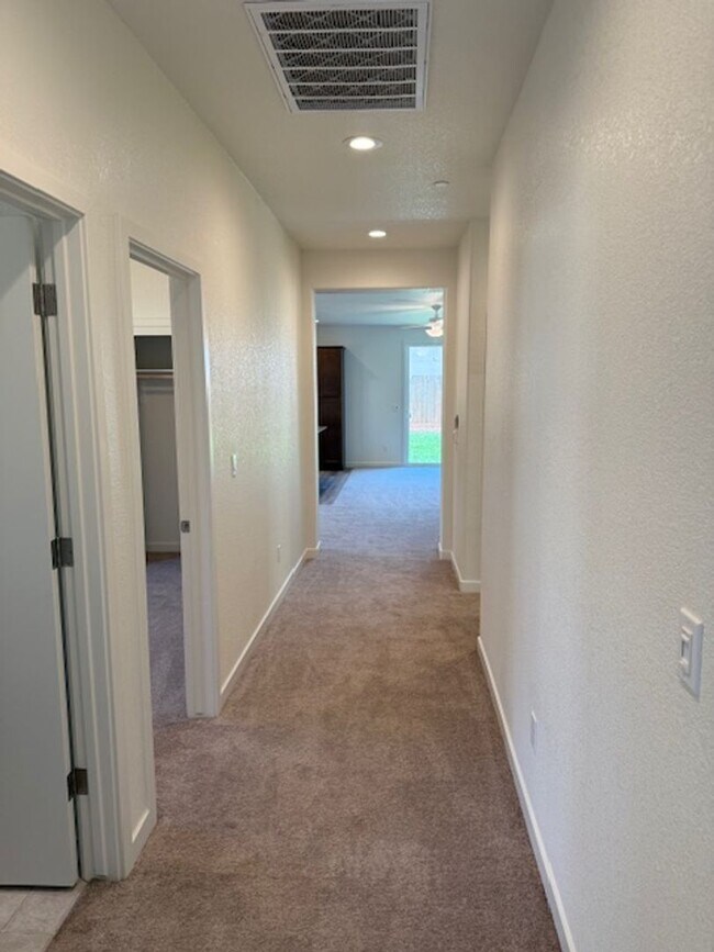 Building Photo - Stylish New-Construction Rental Near UC Me...