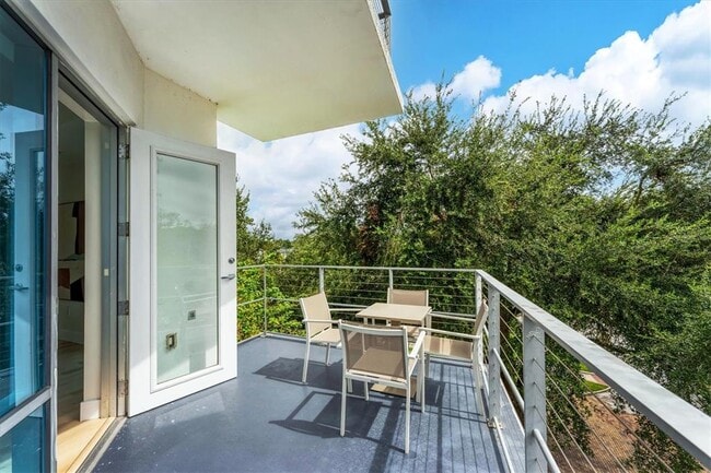 Building Photo - 525 E Jackson St