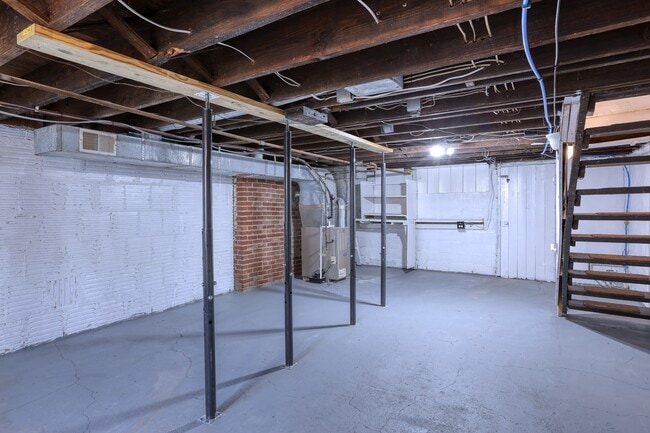 Building Photo - 66 Dewey St