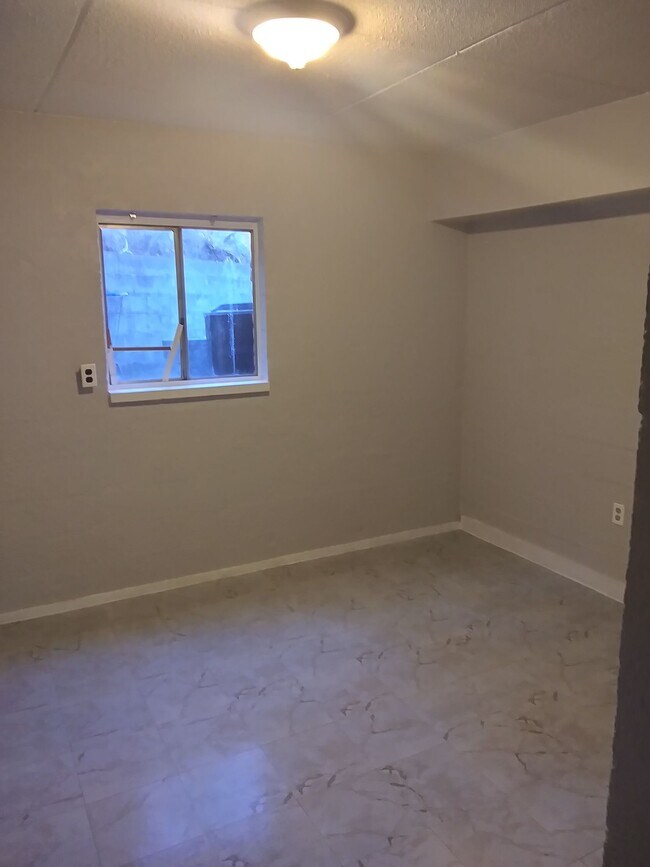 Building Photo - Madrid Court