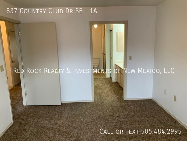 Building Photo - 837 Country Club Dr SE