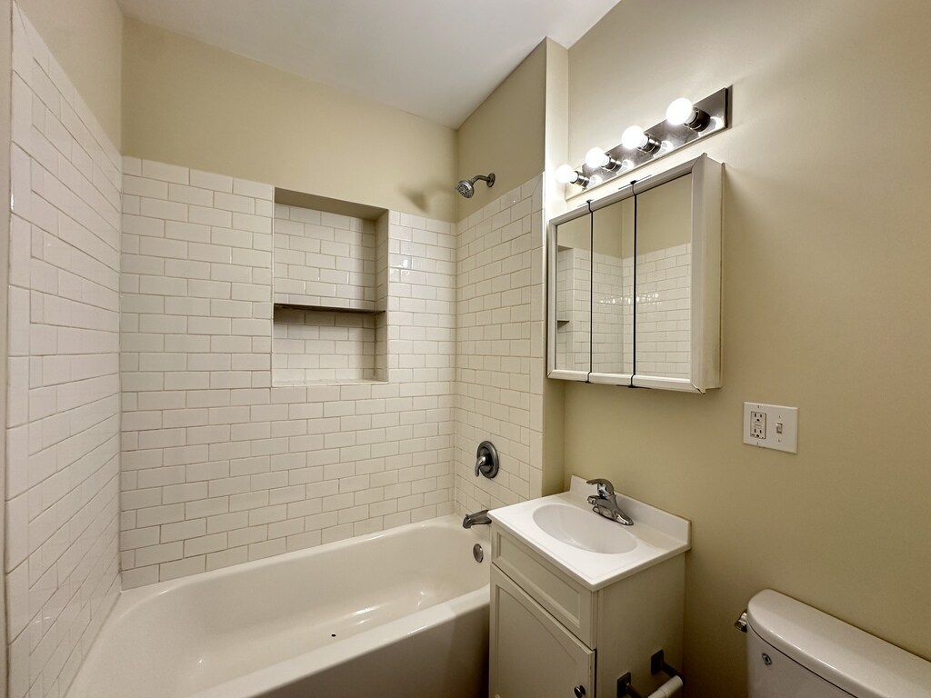 Building Photo - 3151 W Belle Plaine Ave