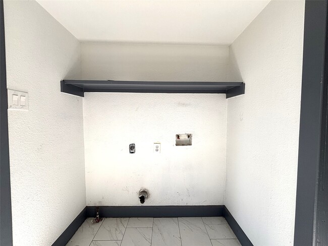 Building Photo - 806 Caplin St