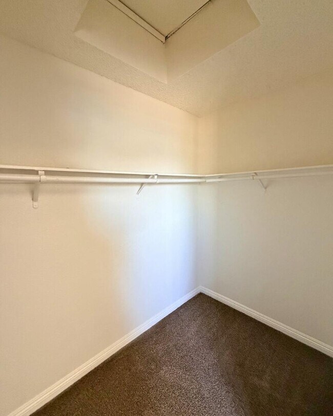 Building Photo - 8026 Juniper Ave