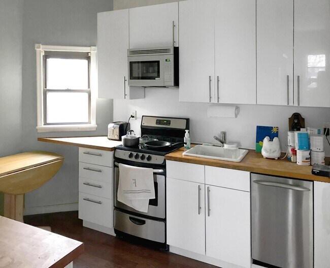 Building Photo - 420 2nd St