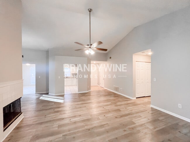 Building Photo - 4400 Westchester Ct