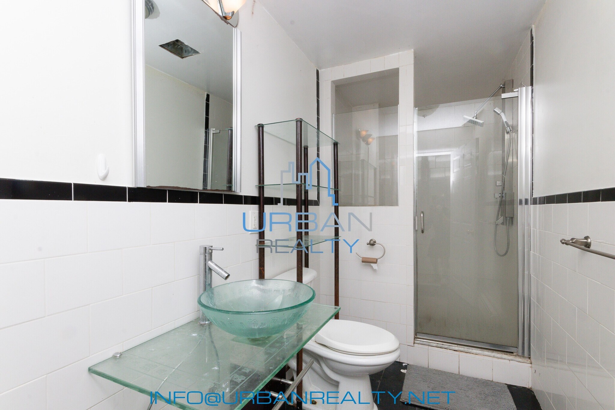 Full Bathroom - 5 Wallingford Rd