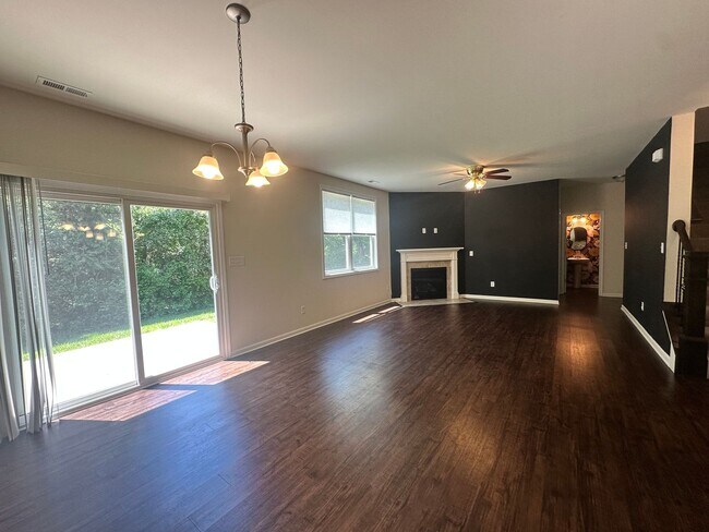 Building Photo - Spacious 4-Bedroom Home – Available Now!